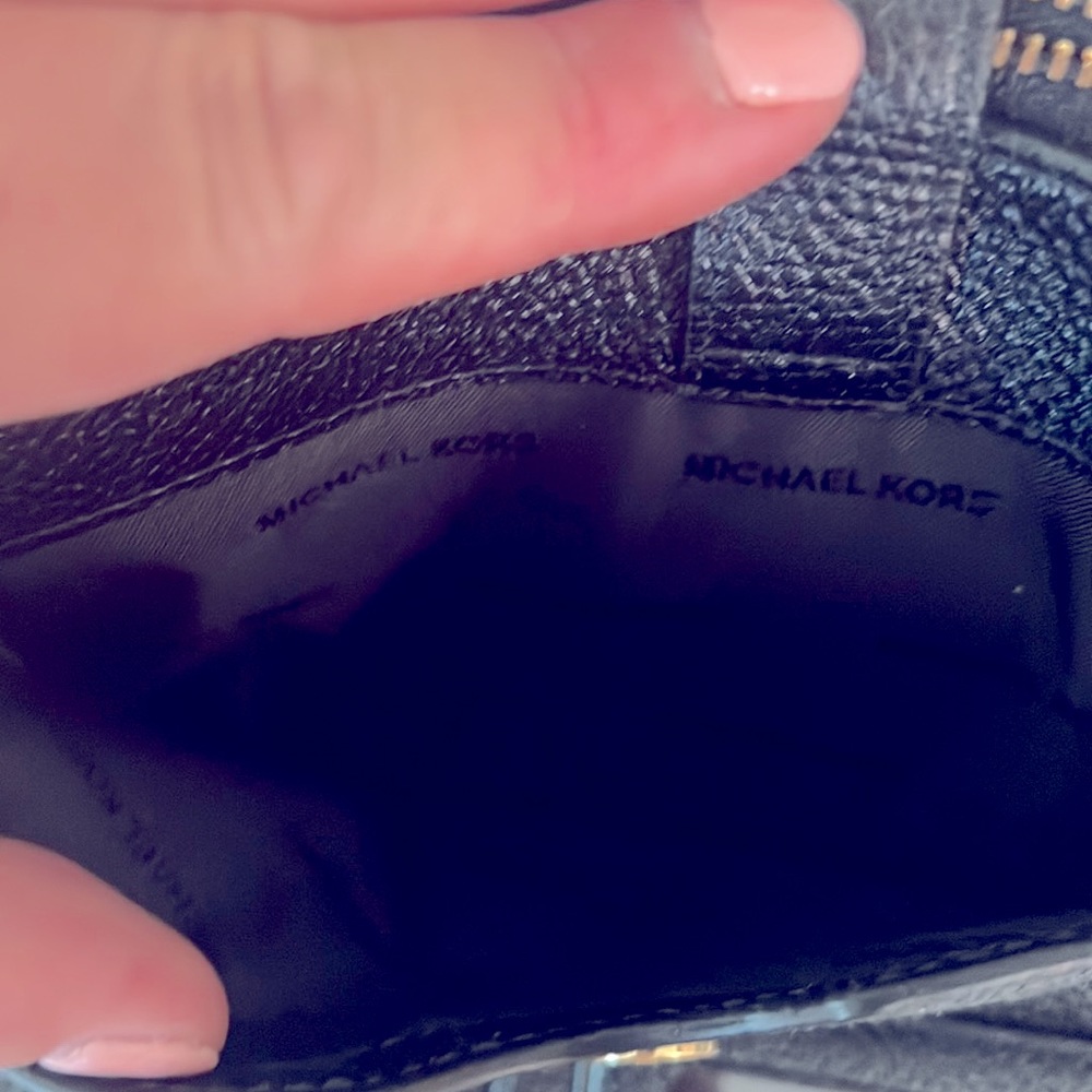 ❌SOLD!!❌Michael Kors wristlet - Picture 5 of 9